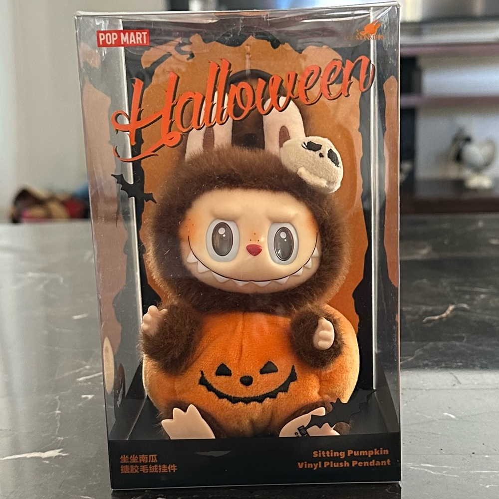 Pop Mart Halloween Sitting Pumpkin Labubu 100% authentic